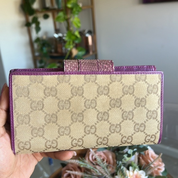 Gucci wallet long beige with purple leather lining and interior. - Picture 9 of 9